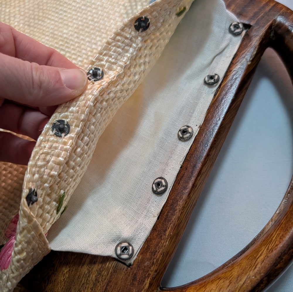 Vintage 1960s Hawaiian Raffia Floral Handbag — Wooden Handle — Hand-Embroidered - Picture 10 of 14